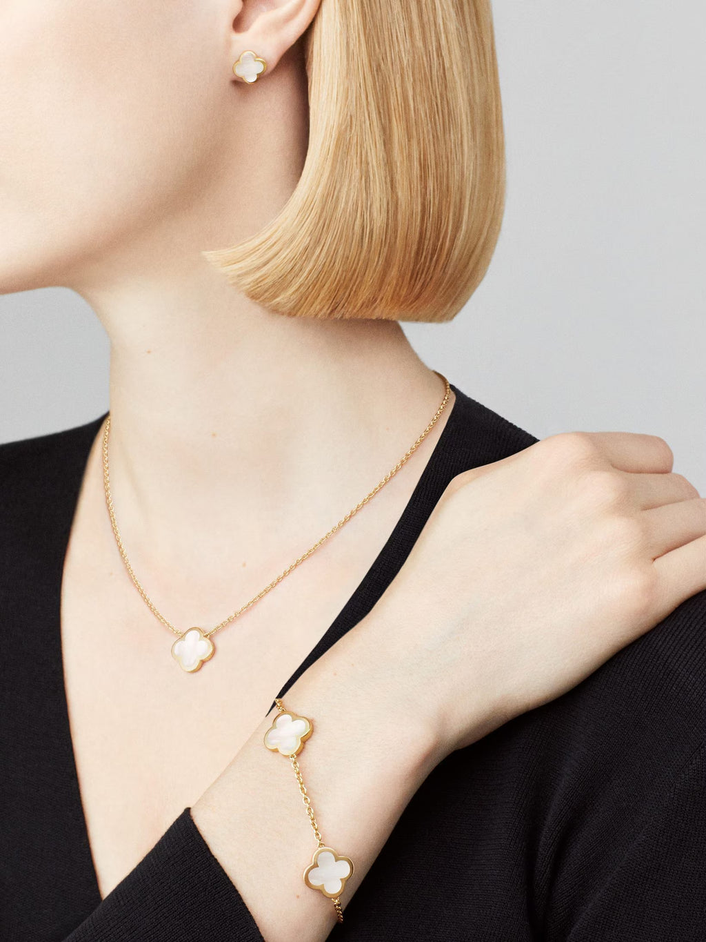 Van Cleef & Arpels Pure Alhambra Earstuds Yellow Gold & Mother-of-Pearl