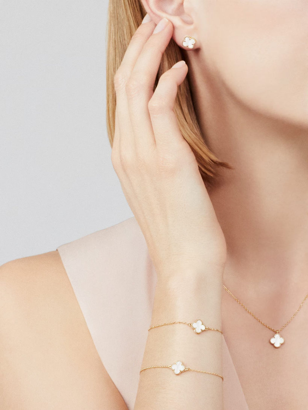 Van Cleef & Arpels Sweet Alhambra Earstuds in Yellow Gold & Mother-of-Pearl