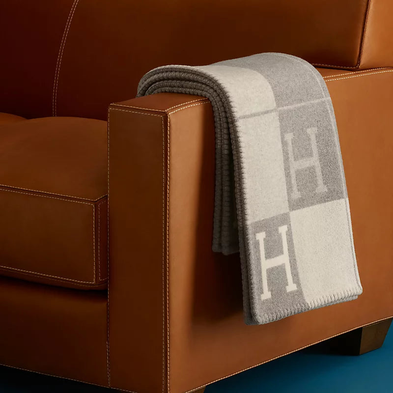 Hermès Avalon III throw blanket écru / gris clair