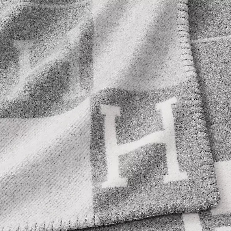 Hermès Avalon III throw blanket écru / gris clair