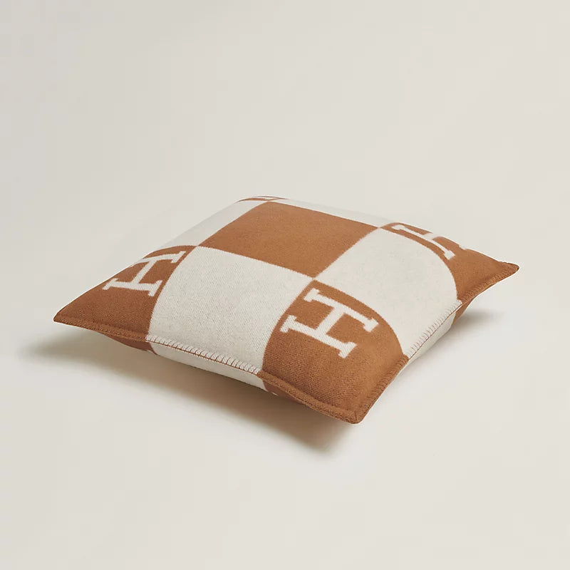Hermès Avalon pillow, large model écru / camel