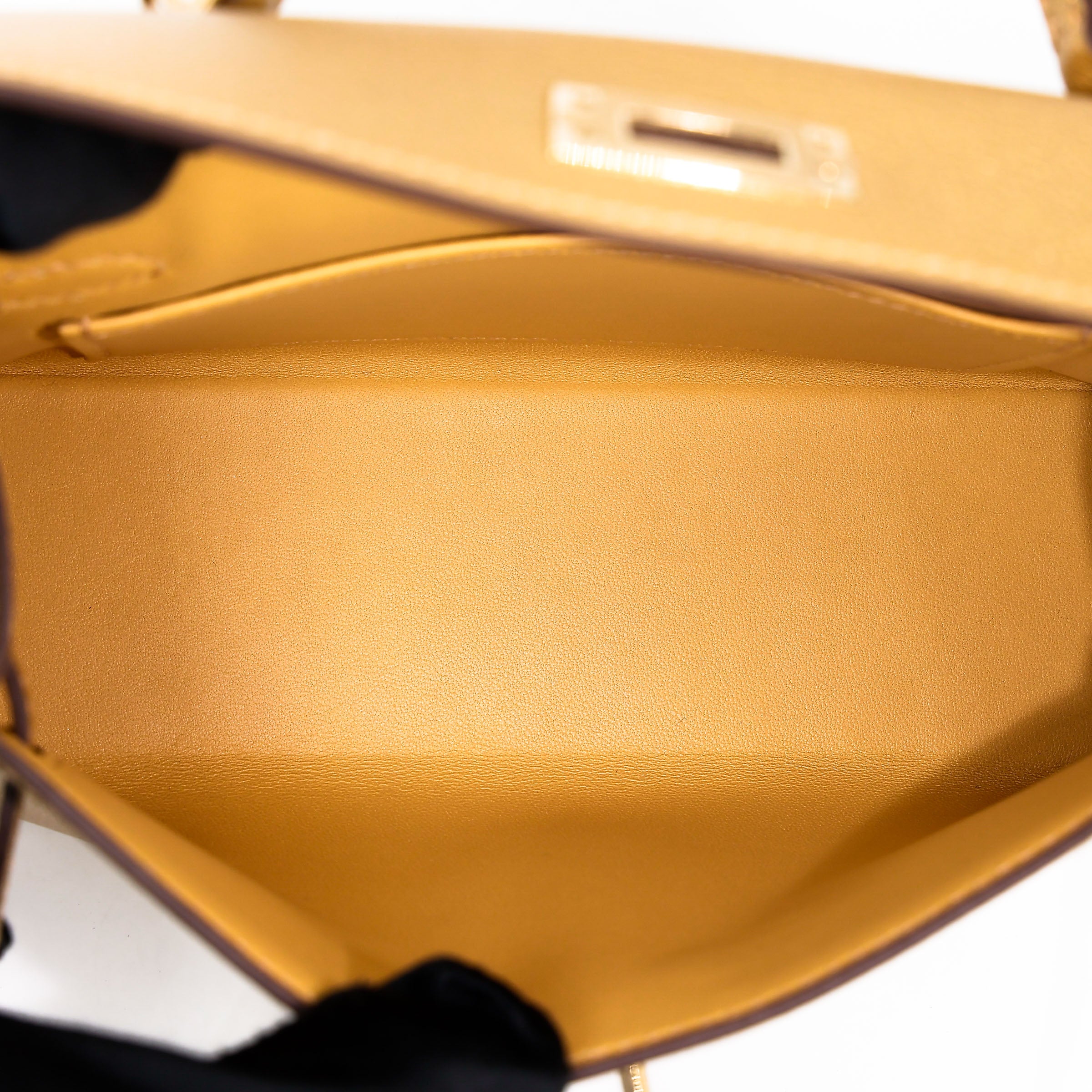 Hermès Min Kelly ll Dore Chèvre GHW