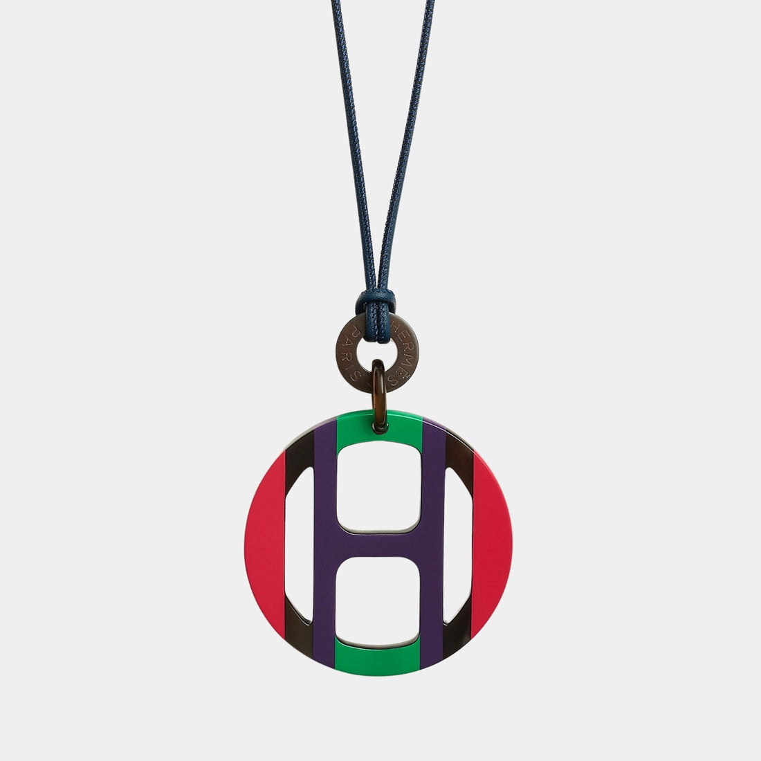 byElevae_hero_h-equipe-pendant-lacquered-horn-parade