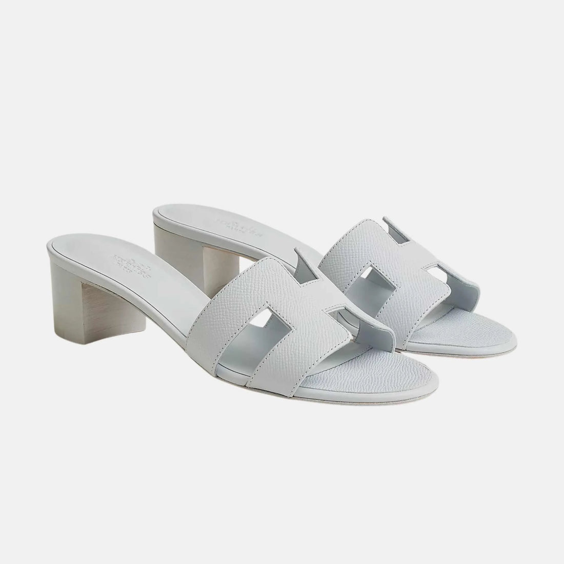 byElevae_hero_oasis-sandals-in-epsom-calfskin-bleu-glacier